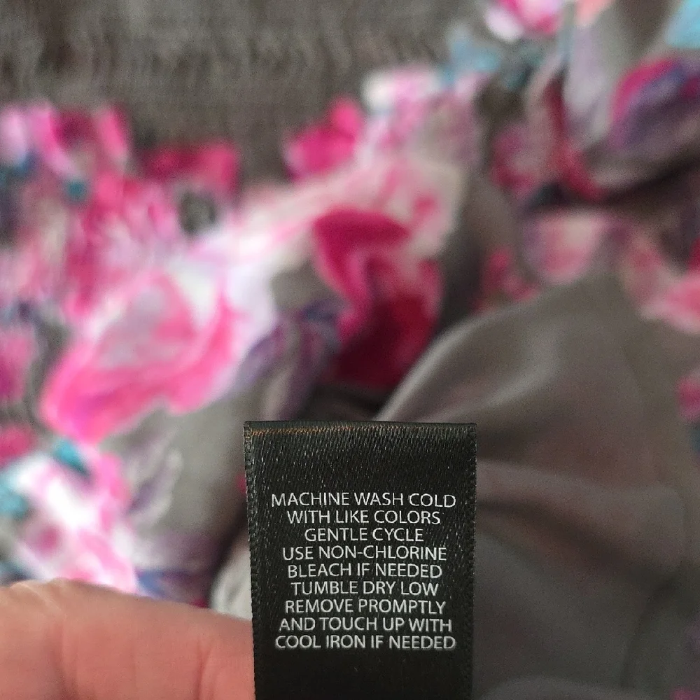 EUC Torrid 1 Floral Smocked Women's Cold Shoulder - Picture 7 of 8